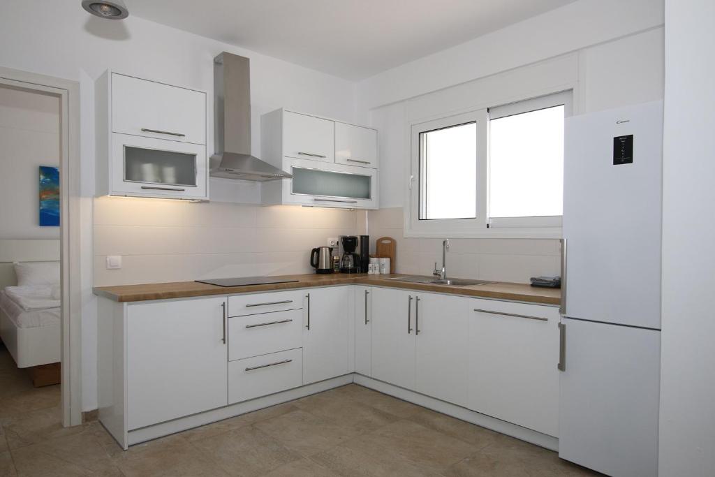 Kuchnia lub aneks kuchenny w obiekcie Sunset Sea View Villa 5