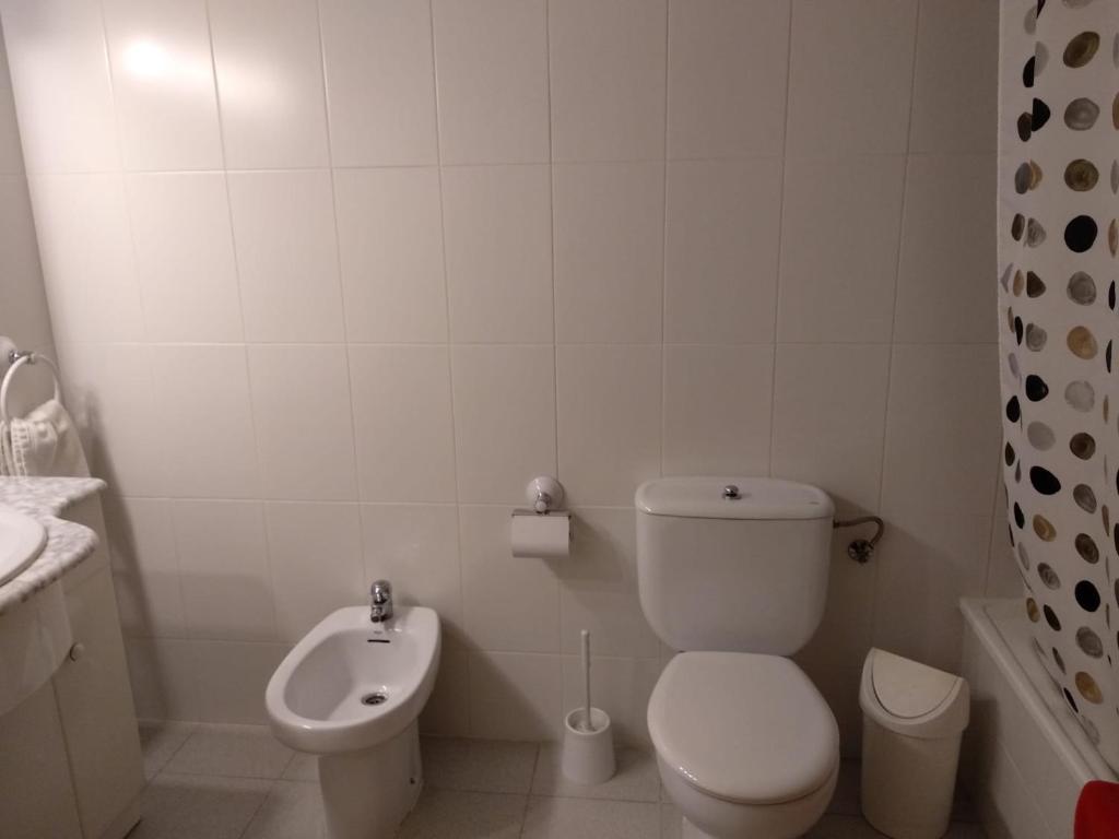 Koupelna v ubytování Apartamento dúplex acogedor con piscina en Rialp