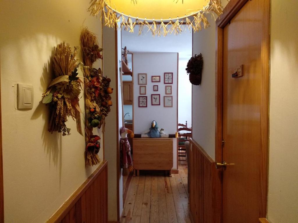 Posezení v ubytování Apartamento dúplex acogedor con piscina en Rialp