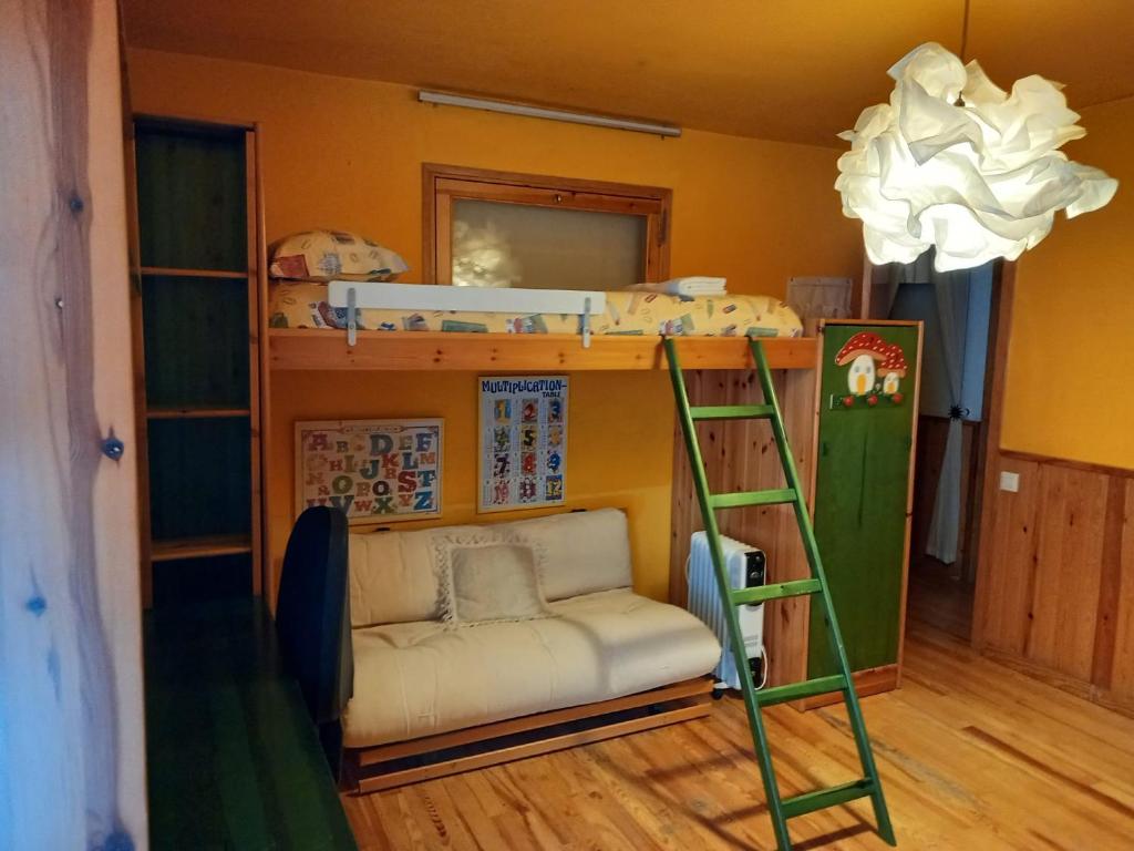 Fotografie z fotogalerie ubytování Apartamento dúplex acogedor con piscina en Rialp v destinaci Rialp