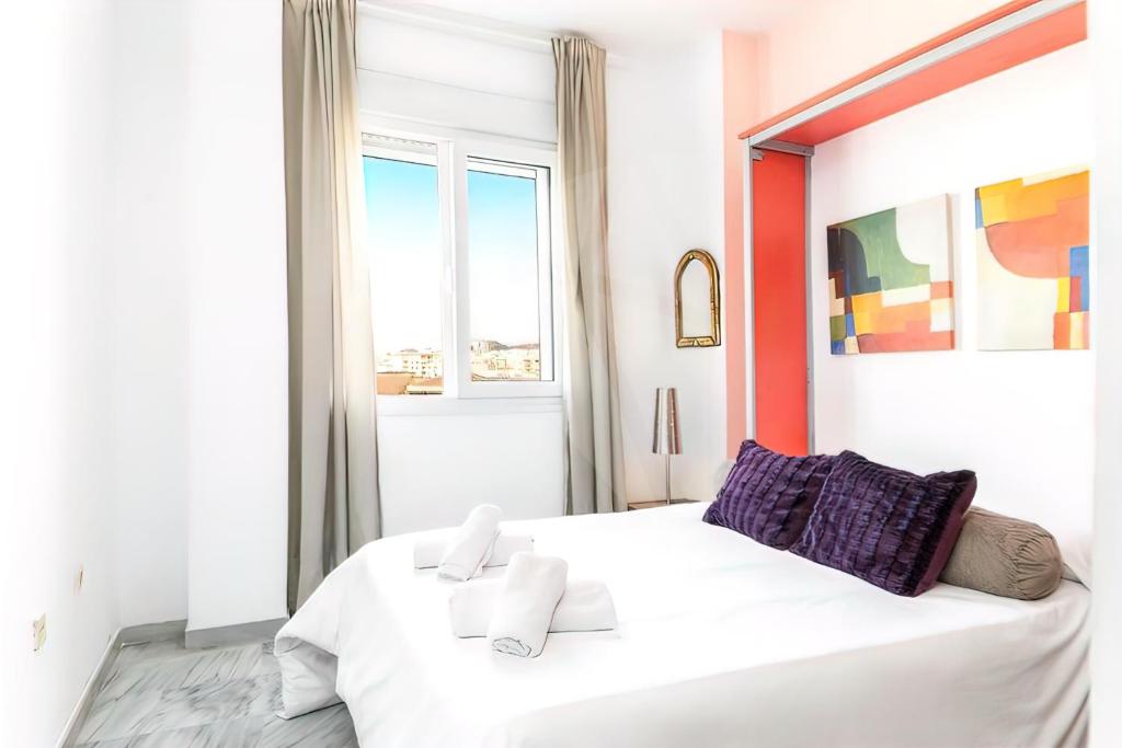 Posteľ alebo postele v izbe v ubytovaní Lovely Suite with River Views and Parking