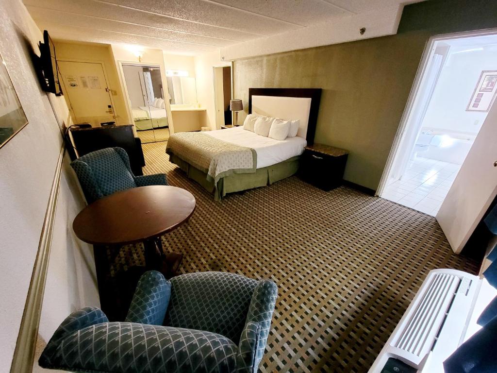 Town Inn - 