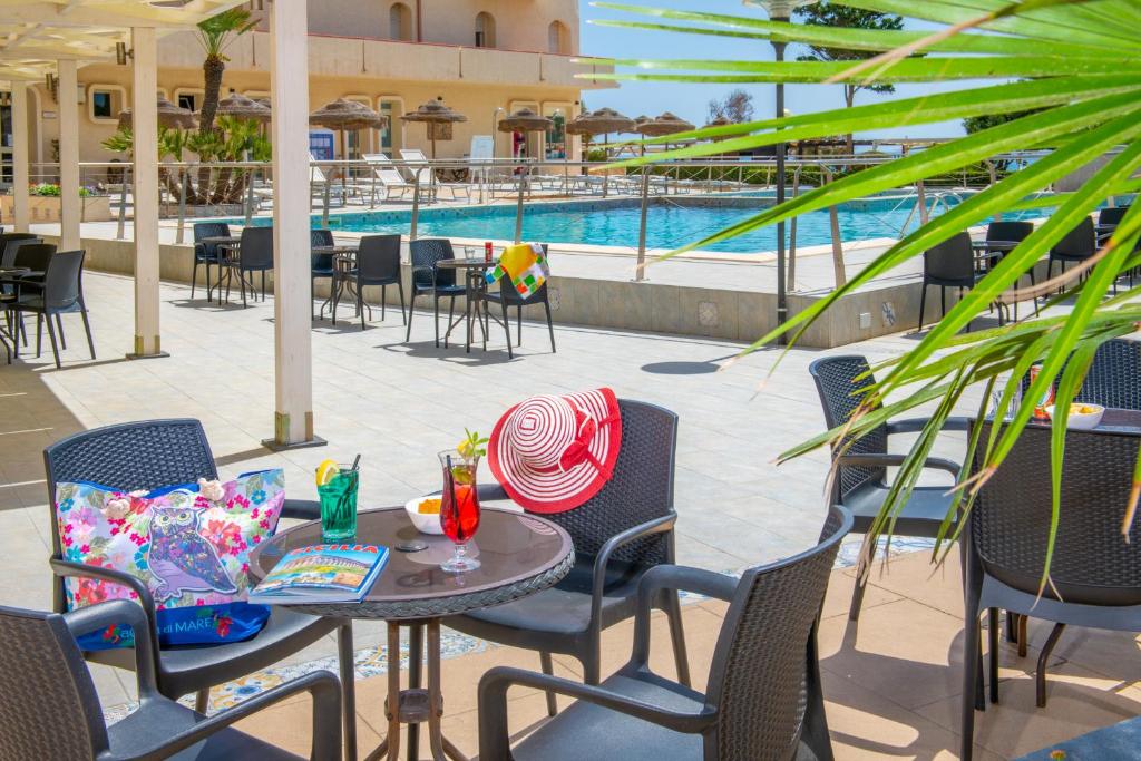 Bazén v ubytování Hotel Club Eloro nebo v jeho okolí