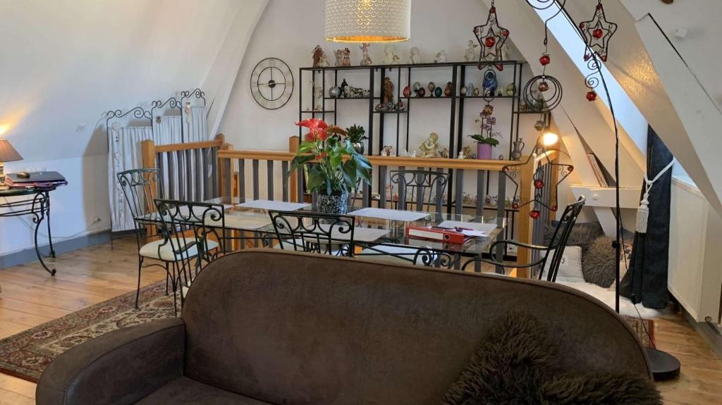 a living room with a couch and a table at La Visitation - 30 in Orthez