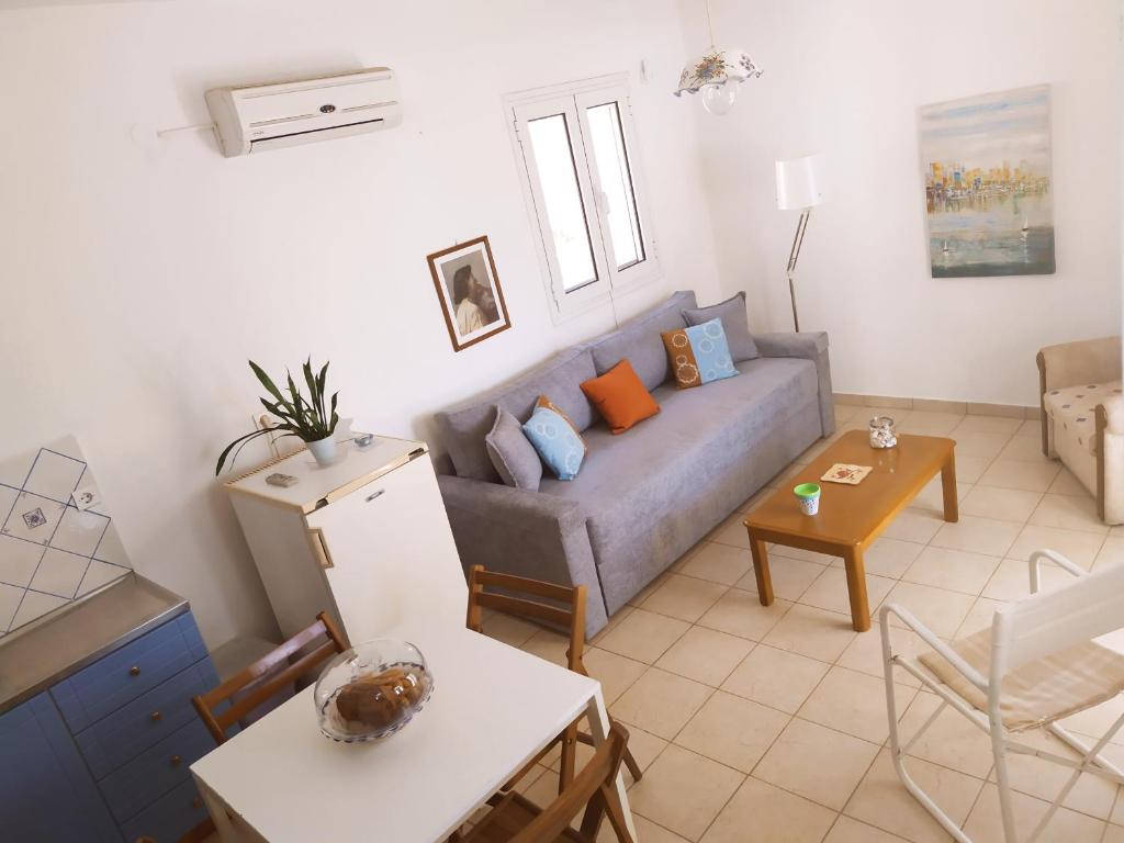Posedenie v ubytovaní East Red Rock and View Leonidio maisonette studio