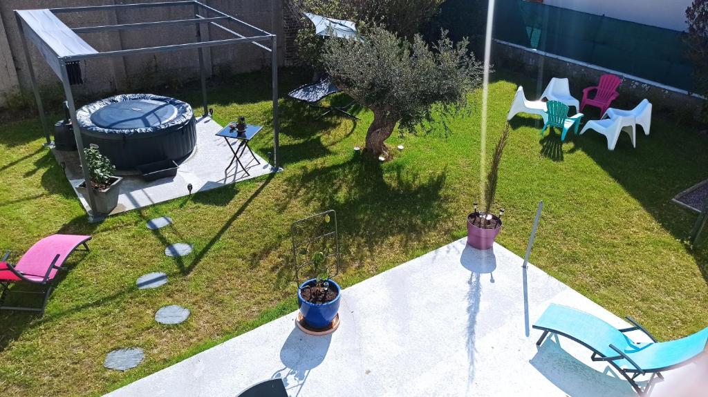 an overhead view of a backyard with a hot tub and chairs at Chambre d'hote Le clos Valmont in Fécamp