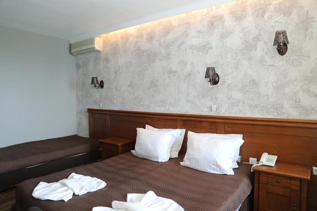 Postel nebo postele na pokoji v ubytování Petrov Family Hotel