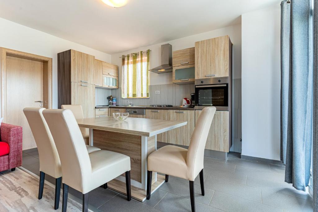 Kuchyň nebo kuchyňský kout v ubytování Apartment Livia