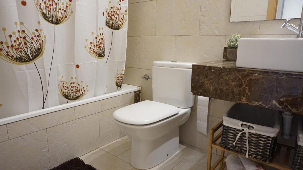 Koupelna v ubytování Encantador Apartamento familiar 4 px con Terraza, Parking y Wi-fi en Llançà