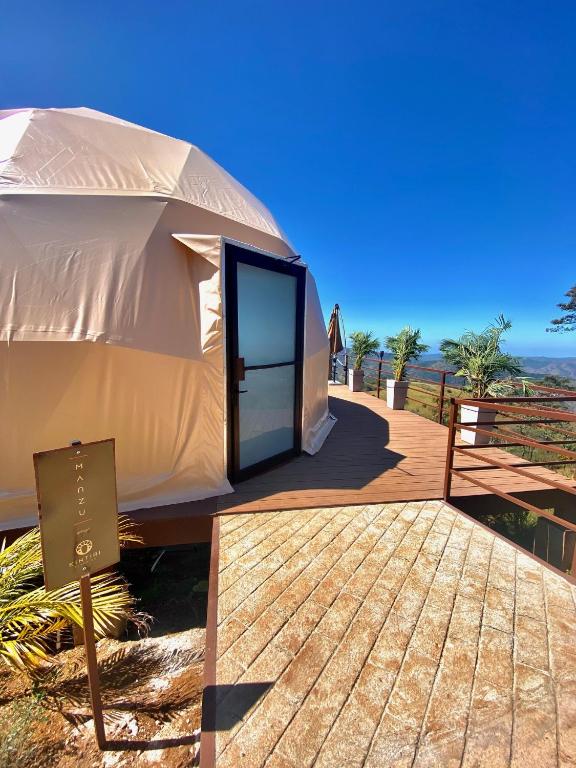 Budova, kde se the luxury tent nachází
