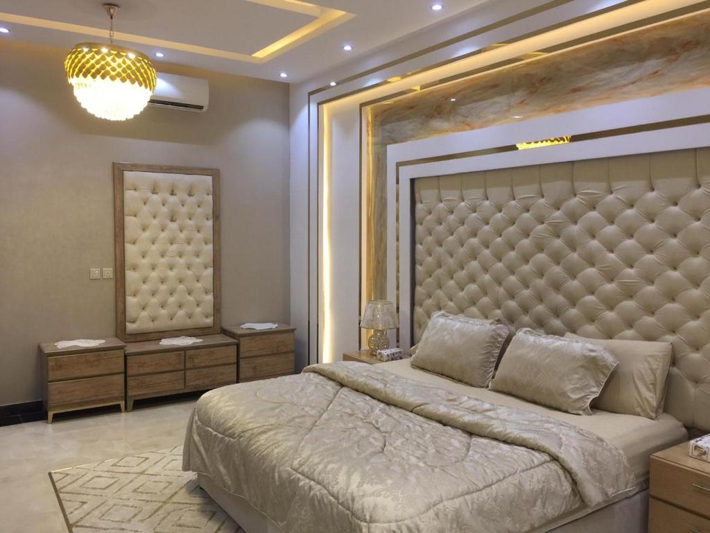 Cama o camas de una habitación en سكناي رفحاء