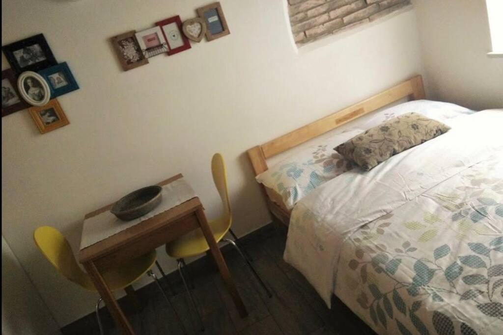 Postel nebo postele na pokoji v ubytování OLD TOWN 14