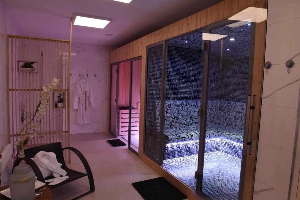 Fotografie z fotogalerie ubytování Hôtel Normandie Spa v destinaci Bagnoles-de-l'Orne