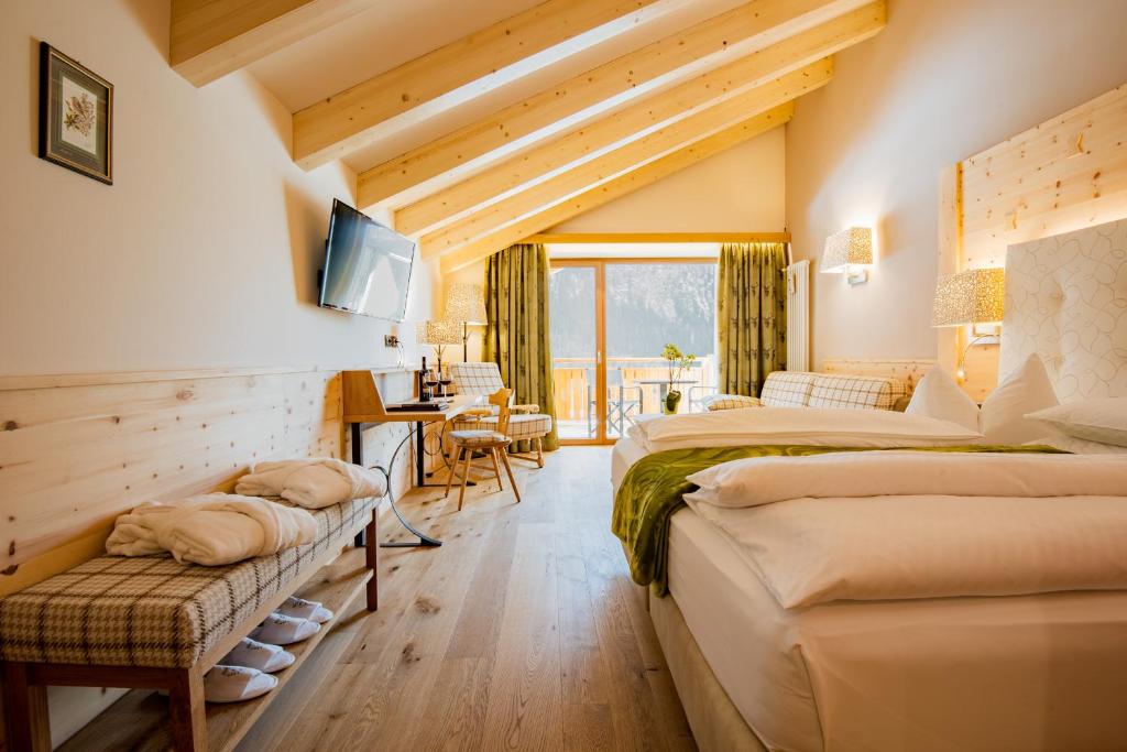 Gallery image of Hotel Cesa Tyrol in Canazei