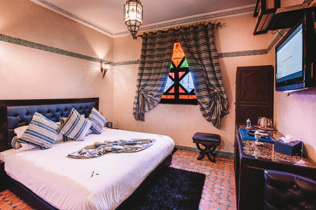 Postel nebo postele na pokoji v ubytování Riad Mabrouk