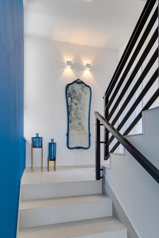 Fotografia z galérie ubytovania Brand new! Seaview villa Mila with 4 en-suite bedrooms, private pool, Finnish sauna, Treadmill, sandy beach 250m v destinácii Duće