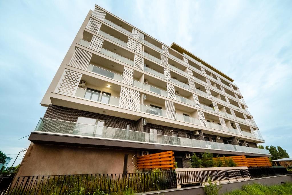 a tall apartment building with a balcony at URBAN LUXURY in Constanţa