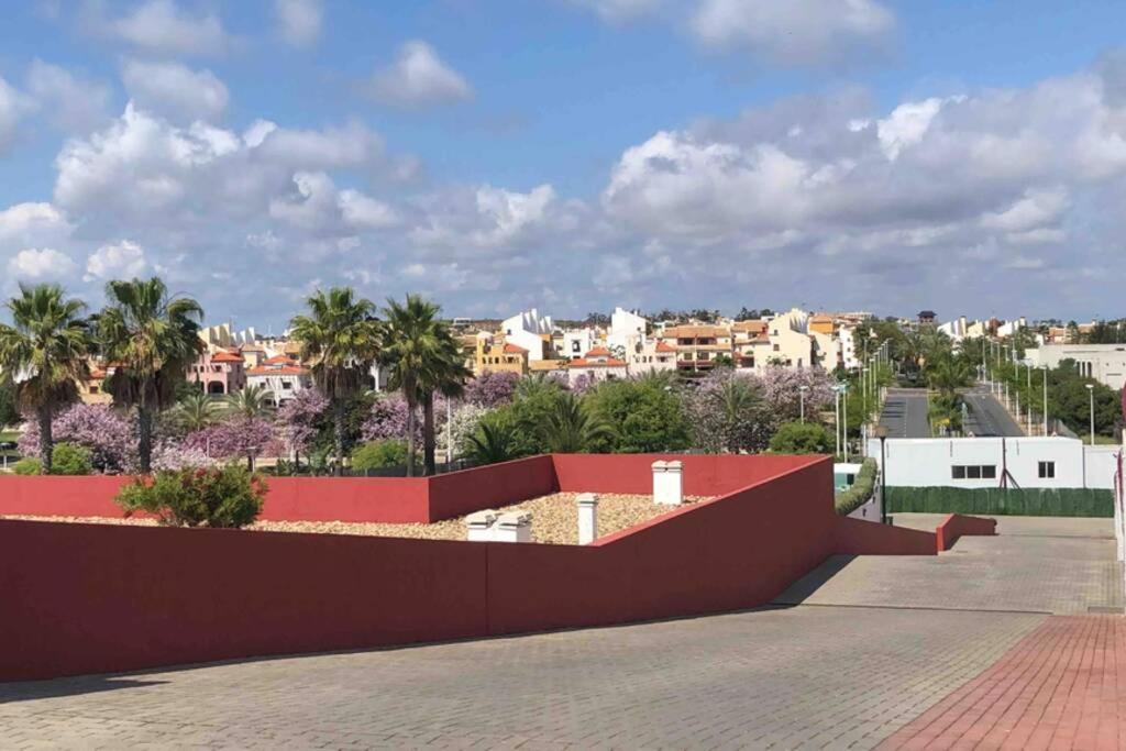 widok na miasto z dachu budynku w obiekcie Isla Canela Sea & Sun Golf - Ayamonte w mieście Ayamonte