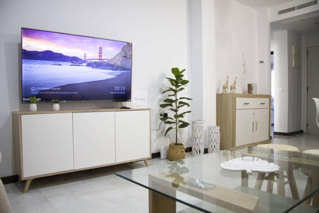 Telewizja i/lub zestaw kina domowego w obiekcie Isla Canela Sea & Sun Golf - Ayamonte