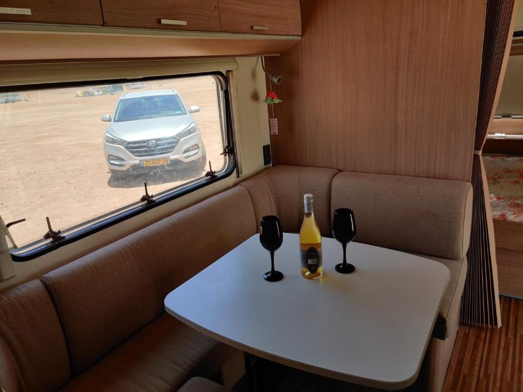 Joogid majutusasutuses Caravan In the Desert
