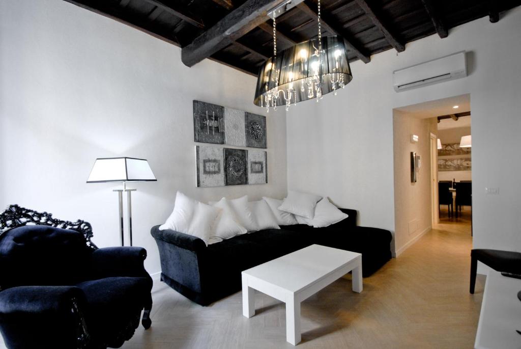 Easydomus Rome - Three-Bedroom Apartment