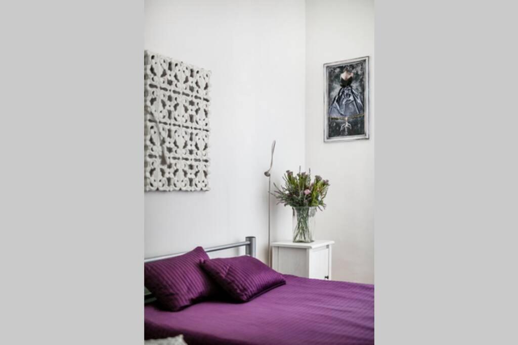 Posteľ alebo postele v izbe v ubytovaní Your Gorgeous and Spacious Dream Home FREE Parking