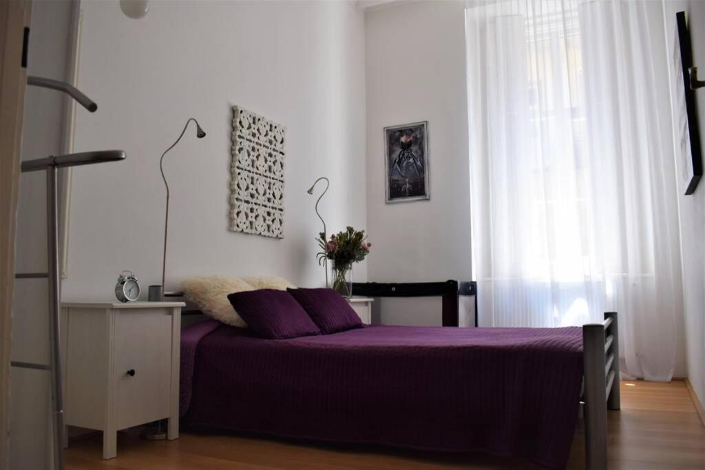 Posteľ alebo postele v izbe v ubytovaní Your Gorgeous and Spacious Dream Home FREE Parking
