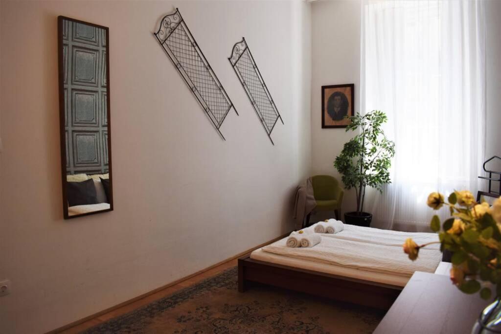 Posteľ alebo postele v izbe v ubytovaní Your Gorgeous and Spacious Dream Home FREE Parking