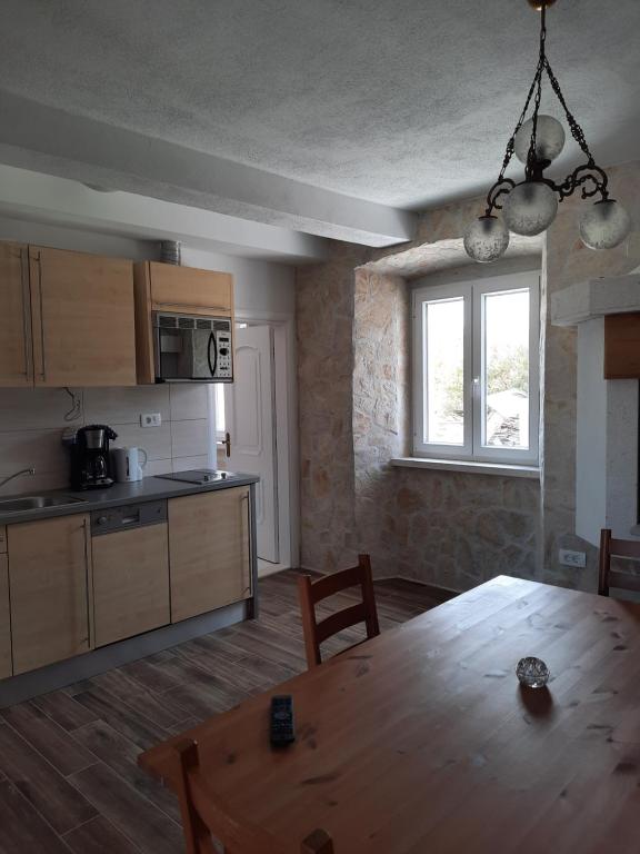 Kuchyň nebo kuchyňský kout v ubytování Stone house Zgogo