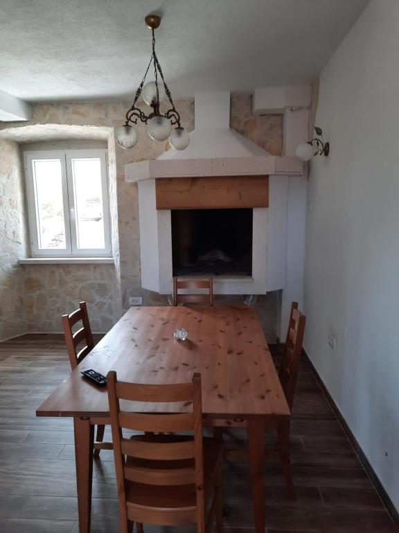 Posezení v ubytování Stone house Zgogo
