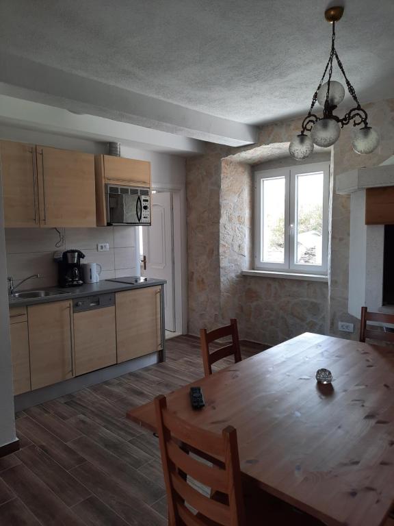 Kuchyň nebo kuchyňský kout v ubytování Stone house Zgogo