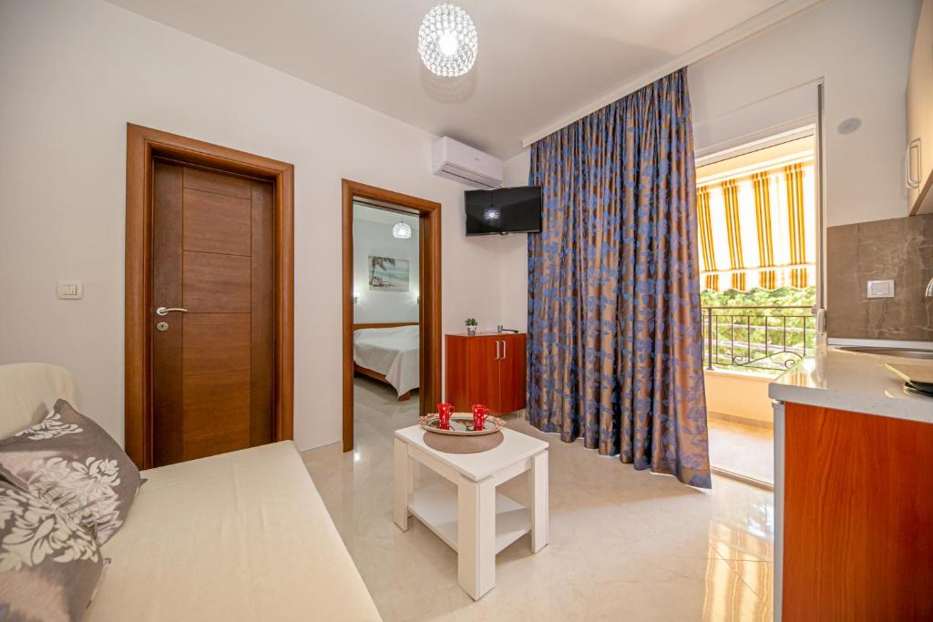 Postel nebo postele na pokoji v ubytování Kristal Apartmani