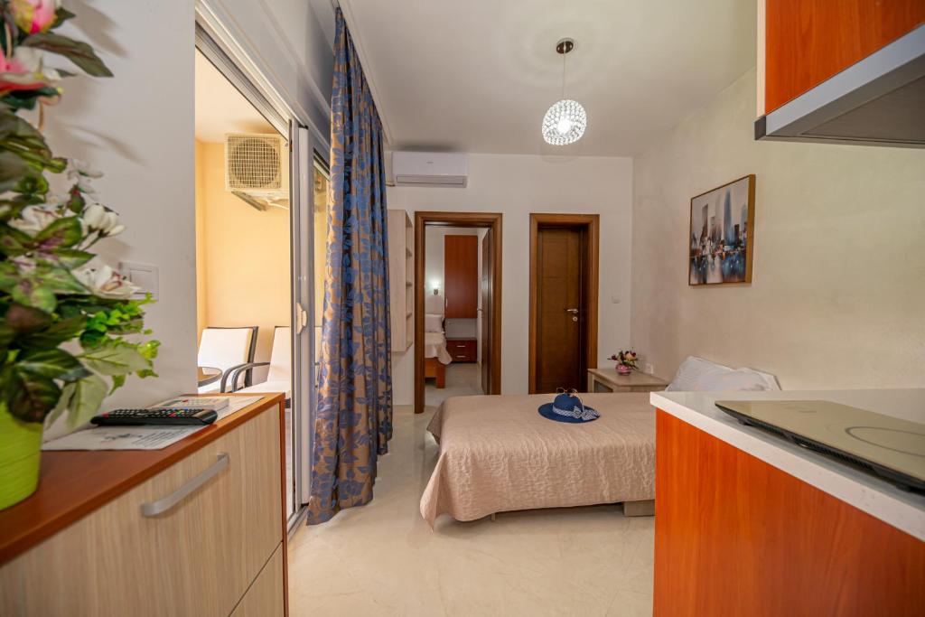 Postel nebo postele na pokoji v ubytování Kristal Apartmani
