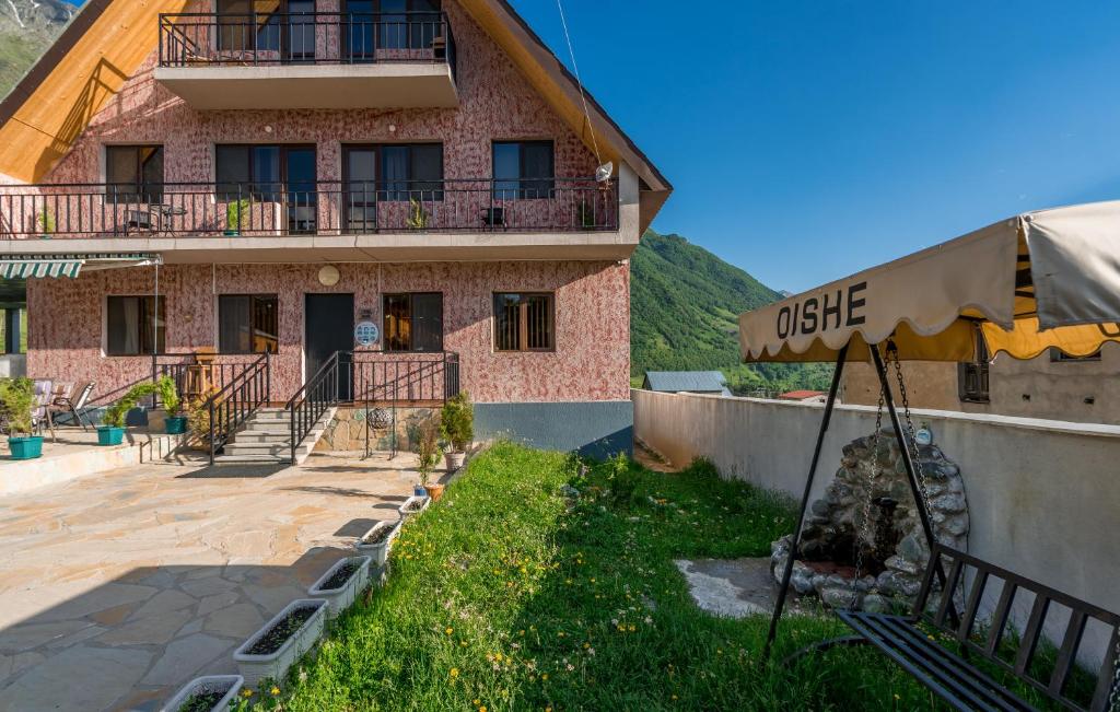 Nespecifikovaný výhled na hory nebo výhled na hory při pohledu z hotelu