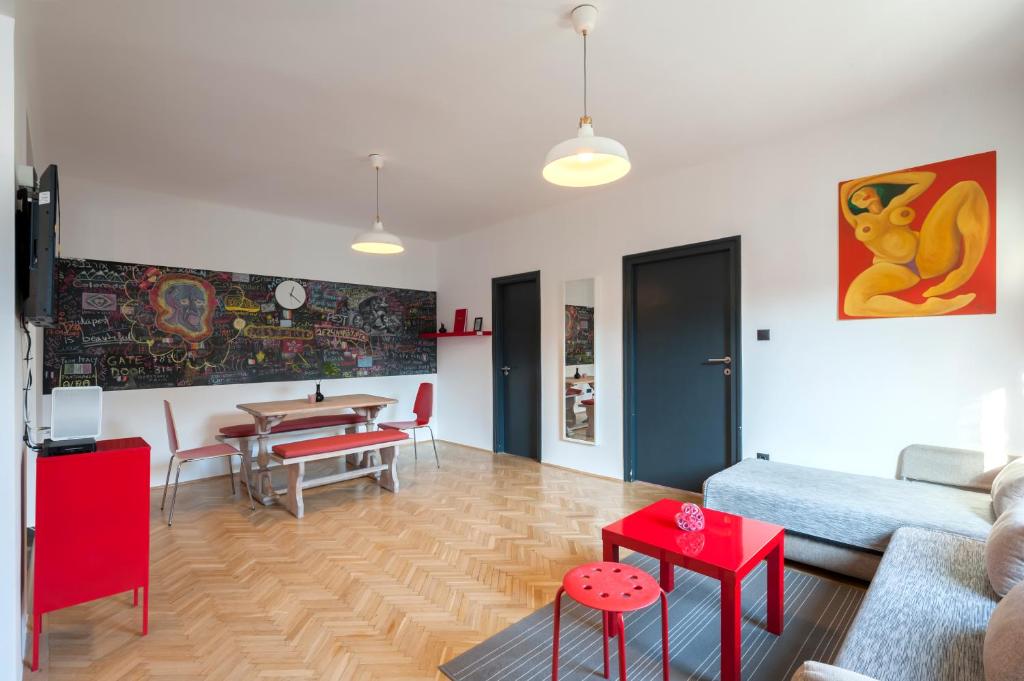 Posedenie v ubytovaní New Design Apartment by Gozsdu Court