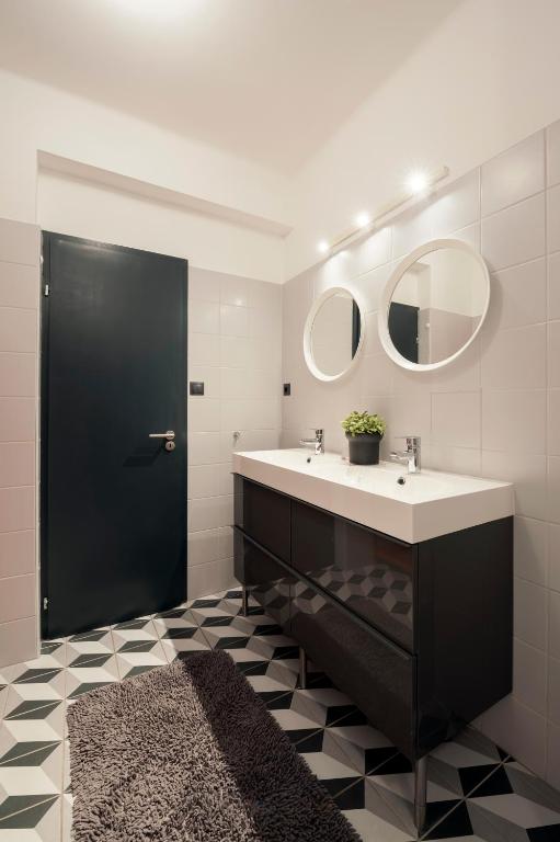 Kúpeľňa v ubytovaní New Design Apartment by Gozsdu Court
