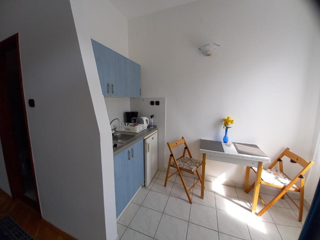 Kuchyňa alebo kuchynka v ubytovaní Kispál Apartmanház
