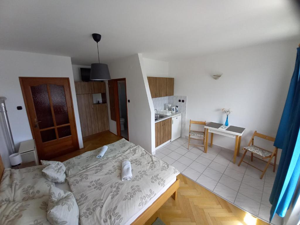 Kuchyňa alebo kuchynka v ubytovaní Kispál Apartmanház