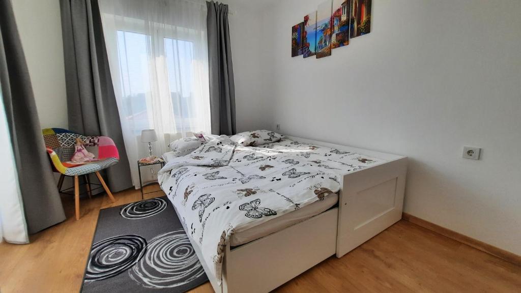 Łóżko lub łóżka w pokoju w obiekcie Apartman Ela