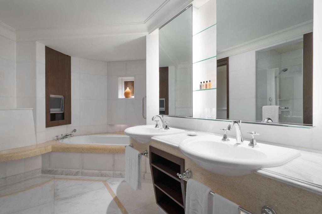 Shangri-La Singapore - Valley Wing Deluxe King Room