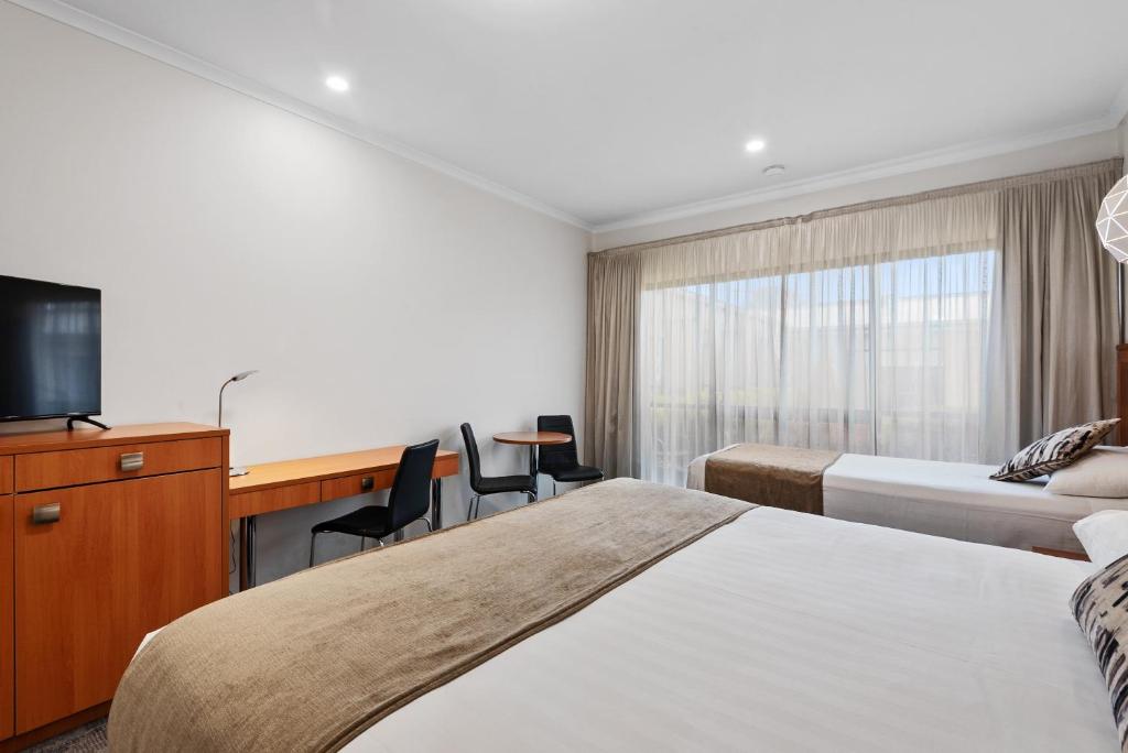 Postel nebo postele na pokoji v ubytování Comfort Inn Deakin Palms