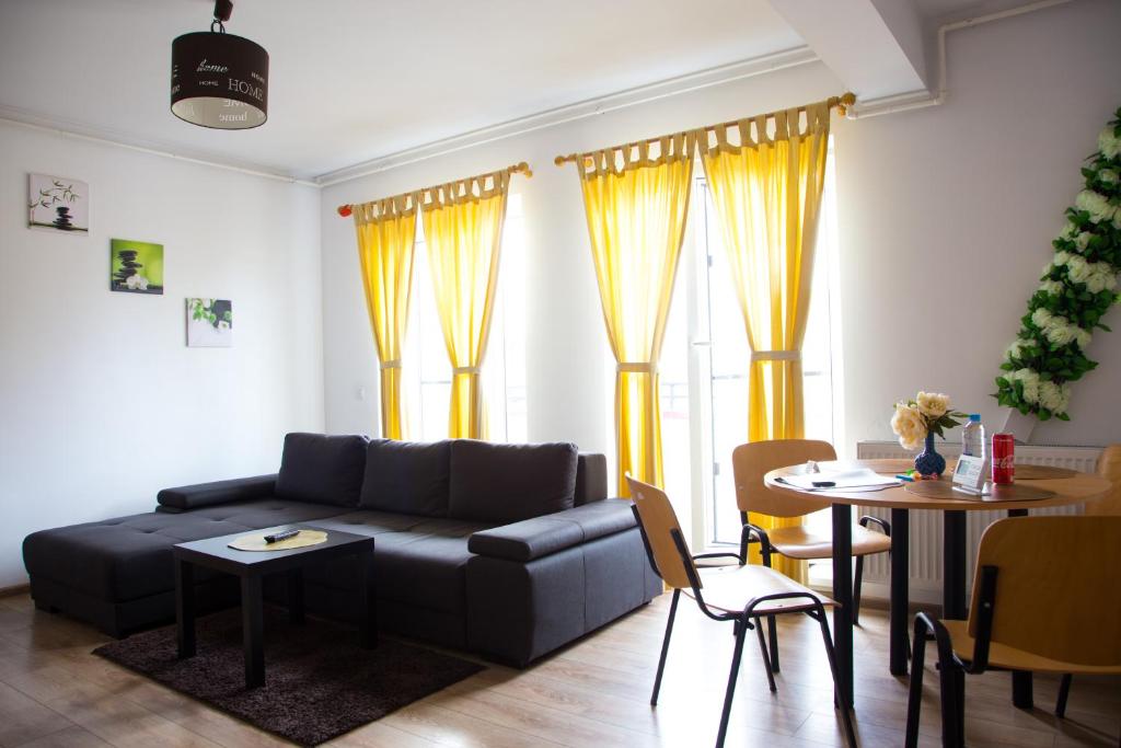 a living room with a couch and a table at Casa Georgi Coresi Brasov in Braşov