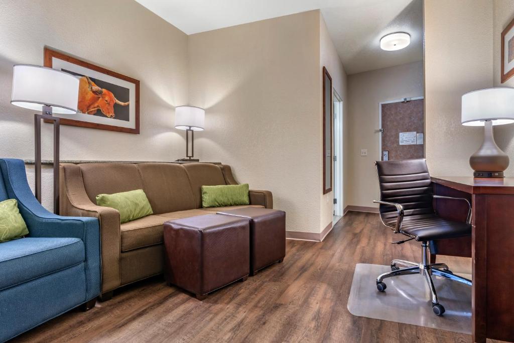 Comfort Suites Fernley photo