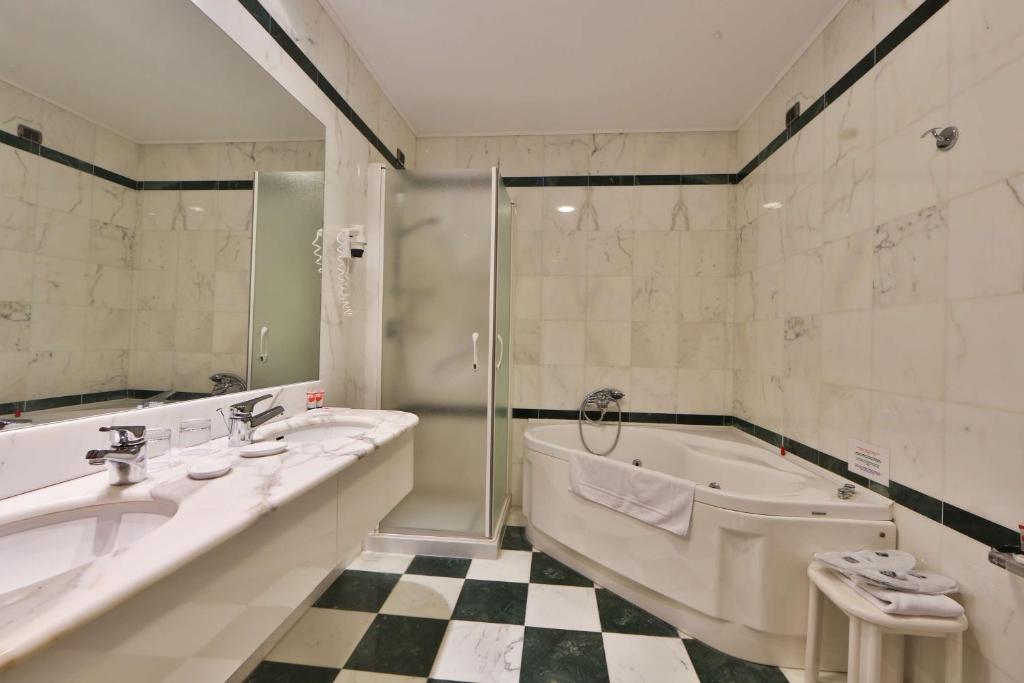 Koupelna v ubytování Best Western Grand Hotel Guinigi