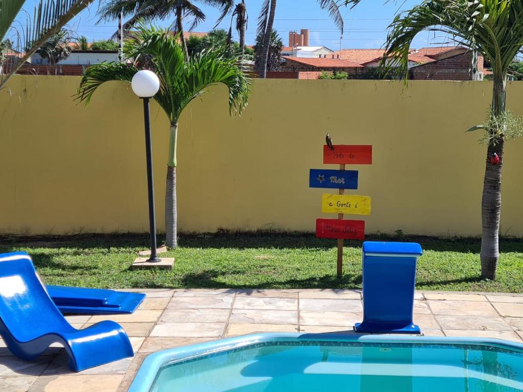 Bazén v ubytování Pousada Sonho de Mar nebo v jeho okolí