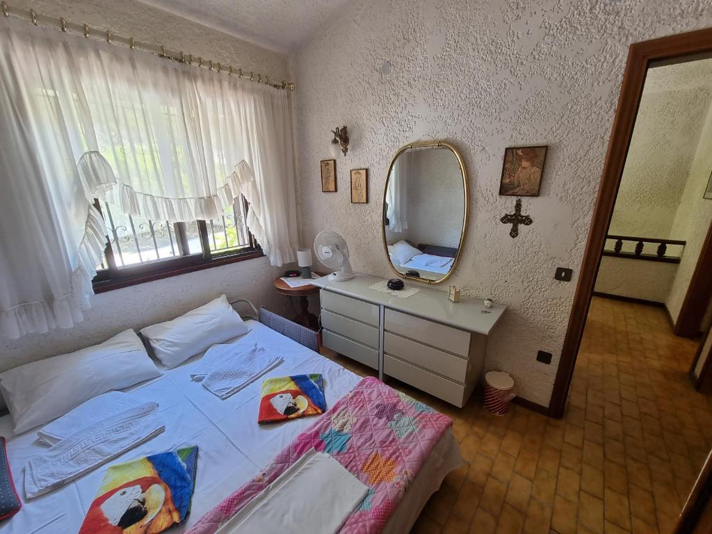 Posteľ alebo postele v izbe v ubytovaní Beachfront Villa 100m from Sea for up to 10 guests