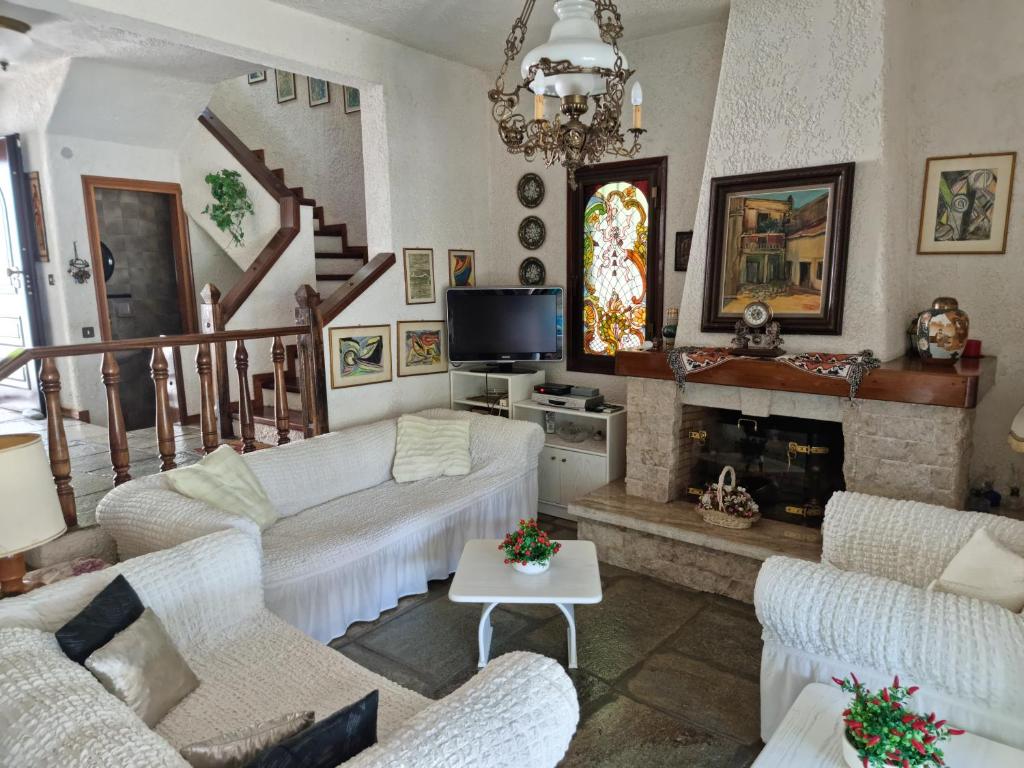 Posedenie v ubytovaní Beachfront Villa 100m from Sea for up to 10 guests
