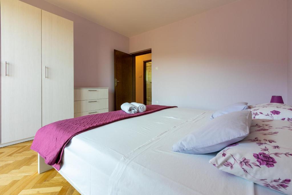 Łóżko lub łóżka w pokoju w obiekcie House Vicky
