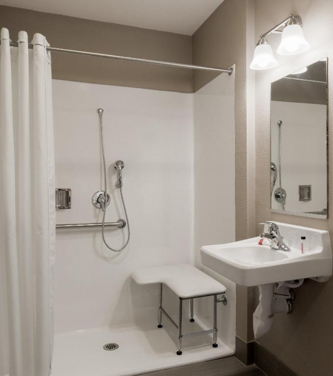 Travelodge by Wyndham Eureka photo