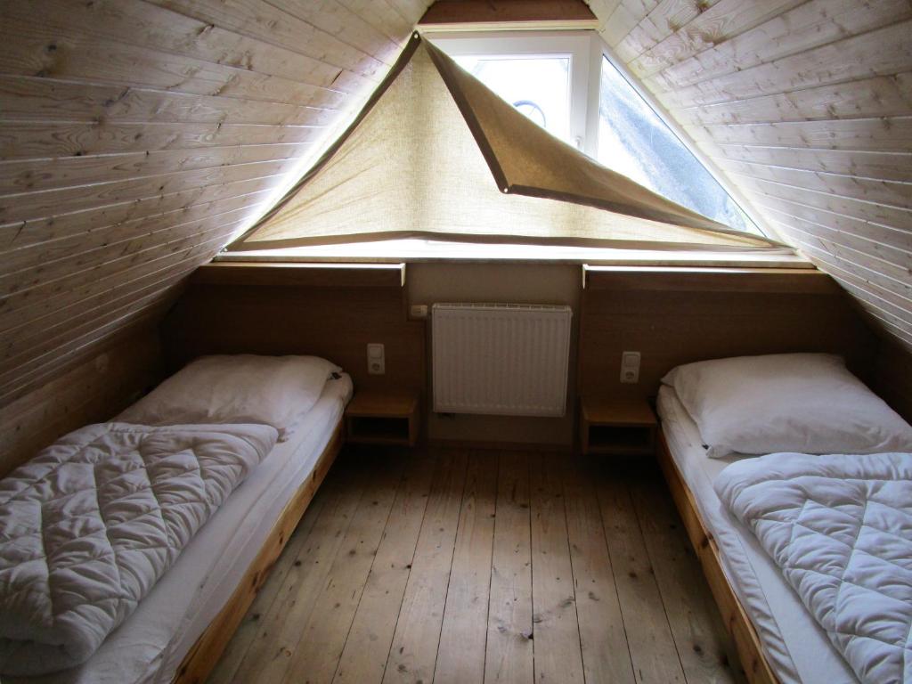 Postel nebo postele na pokoji v ubytování Ferienwohnung Möwe mit eigener Sauna